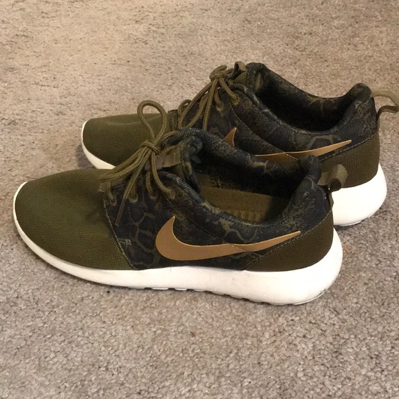 wholesale new nike roshe run e5012 d538f Nike Roshe Run Squadron Blue Fiberglass Sport